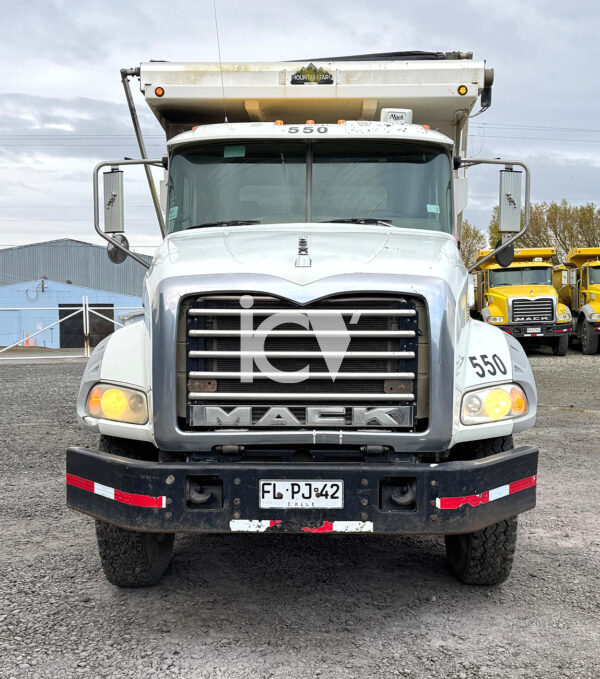 Camión Mack GU 813 6x4 Tolva – N°550 - Imagen 4