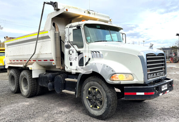 Camión Mack GU 813 6x4 Tolva – N°550