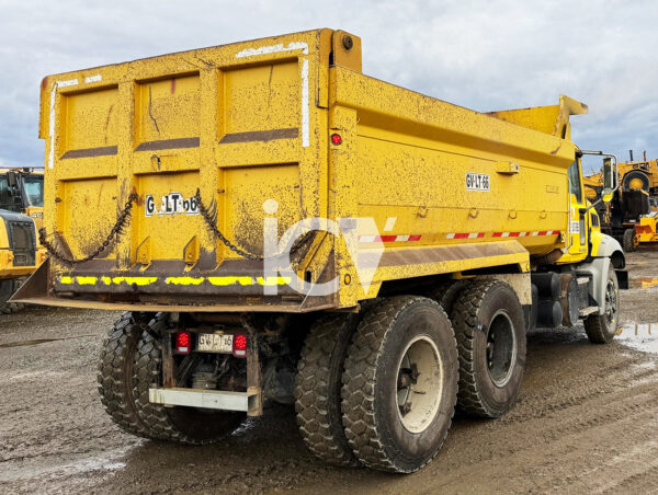 Camión Mack GU 813 6x4 Tolva – N°640 - Imagen 4